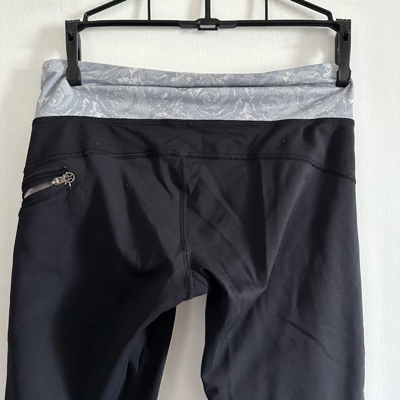 Lululemon Athletica Black/ Gray Floral Print Cropped Running Leggings size 4 EUC - Picture 5 of 8